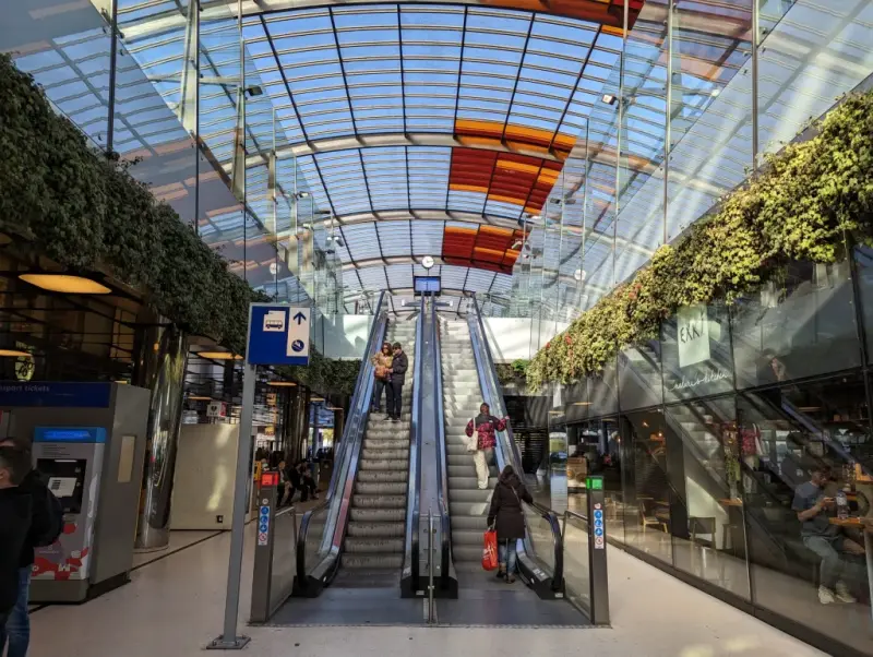 Amsterdam train station (1)