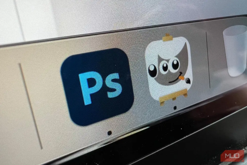 Εικονίδια του GIMP και του Photoshop στο MacBook