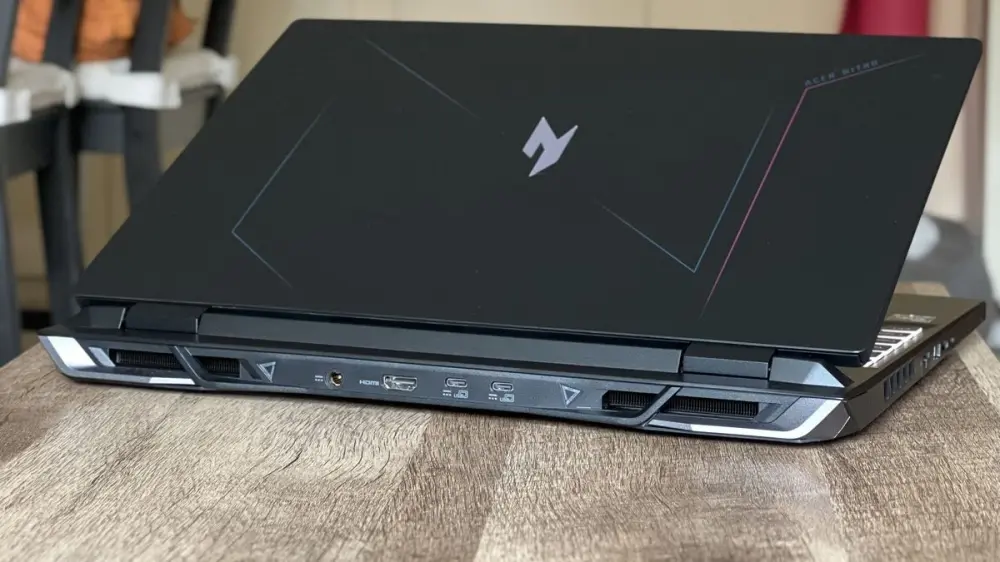Acer Nitro V 16